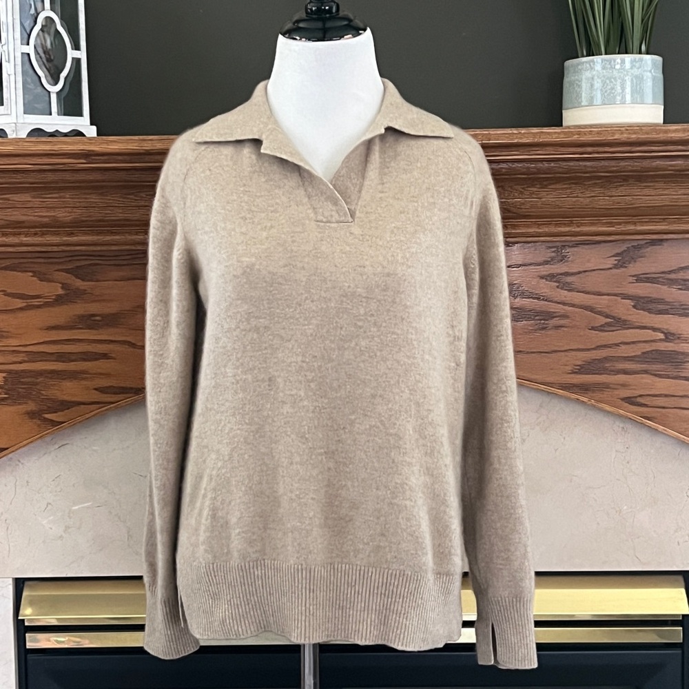 Malo Women's Light Tan Cashmere V-Neck‎ Italian Sweater Size Small NWOT